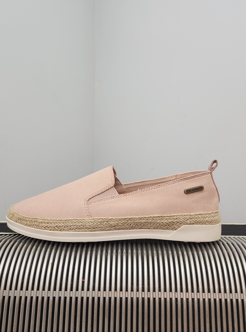 NWT - BEARPAW PINK CANVAS RUBBER SOLE LOAFERS SIZE 10